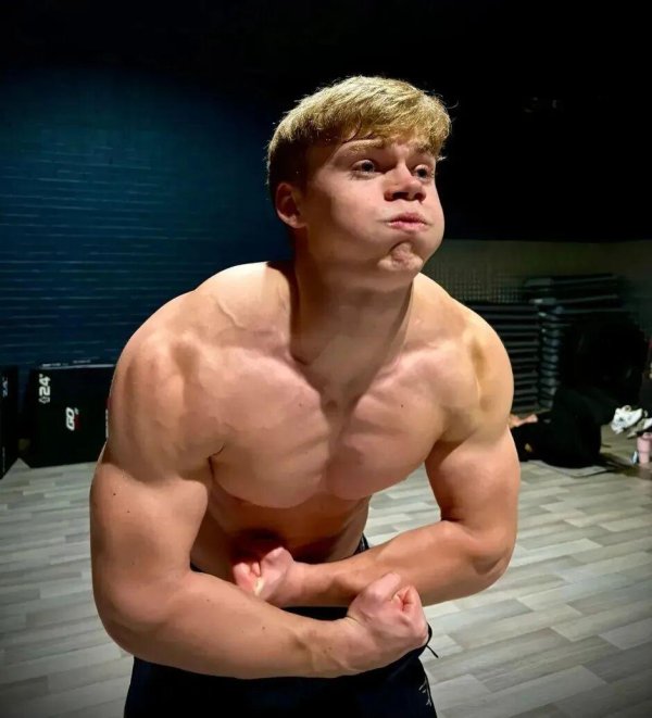 汇丰配资 这块头是14岁？？11岁就130斤，如今已浑身肌肉，天赋简直怪物啊